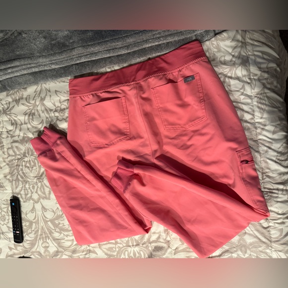 Limited edition figs Zamora scrub pants Med/Petite OBO - Picture 11 of 12